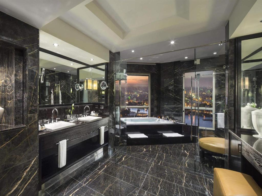 فندق فيرمونت نايل سيتي – القاهرة