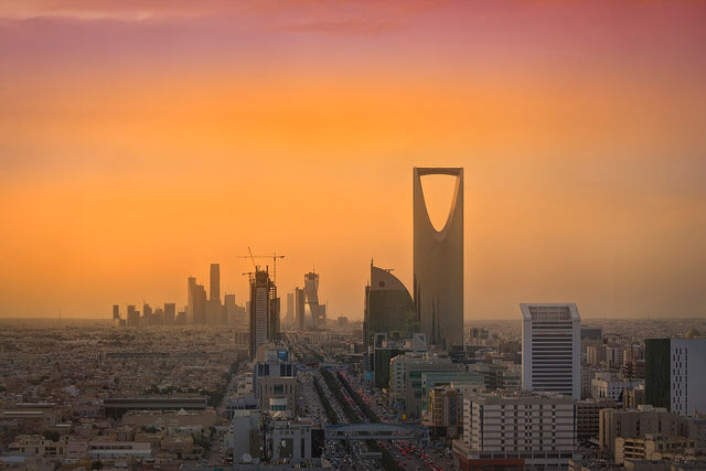 الرياض — أفق المدينة وبرج المملكة: التأشيرة السياحية للسعودية
