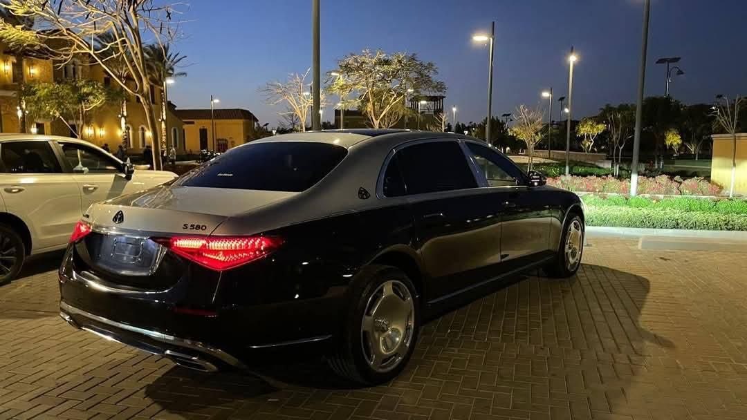 مرسيدس S300 مكيفة من المطار إلى الفندق